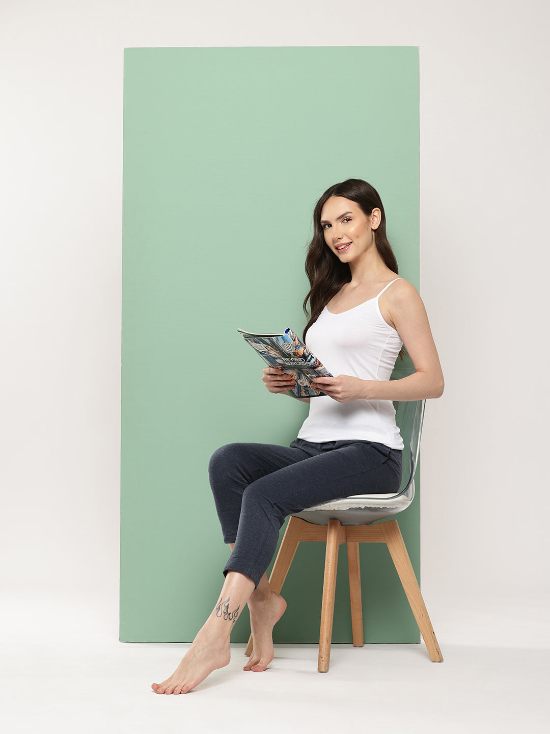 Women’s Solid V-Neck Sleeveless Tank Top Camisole